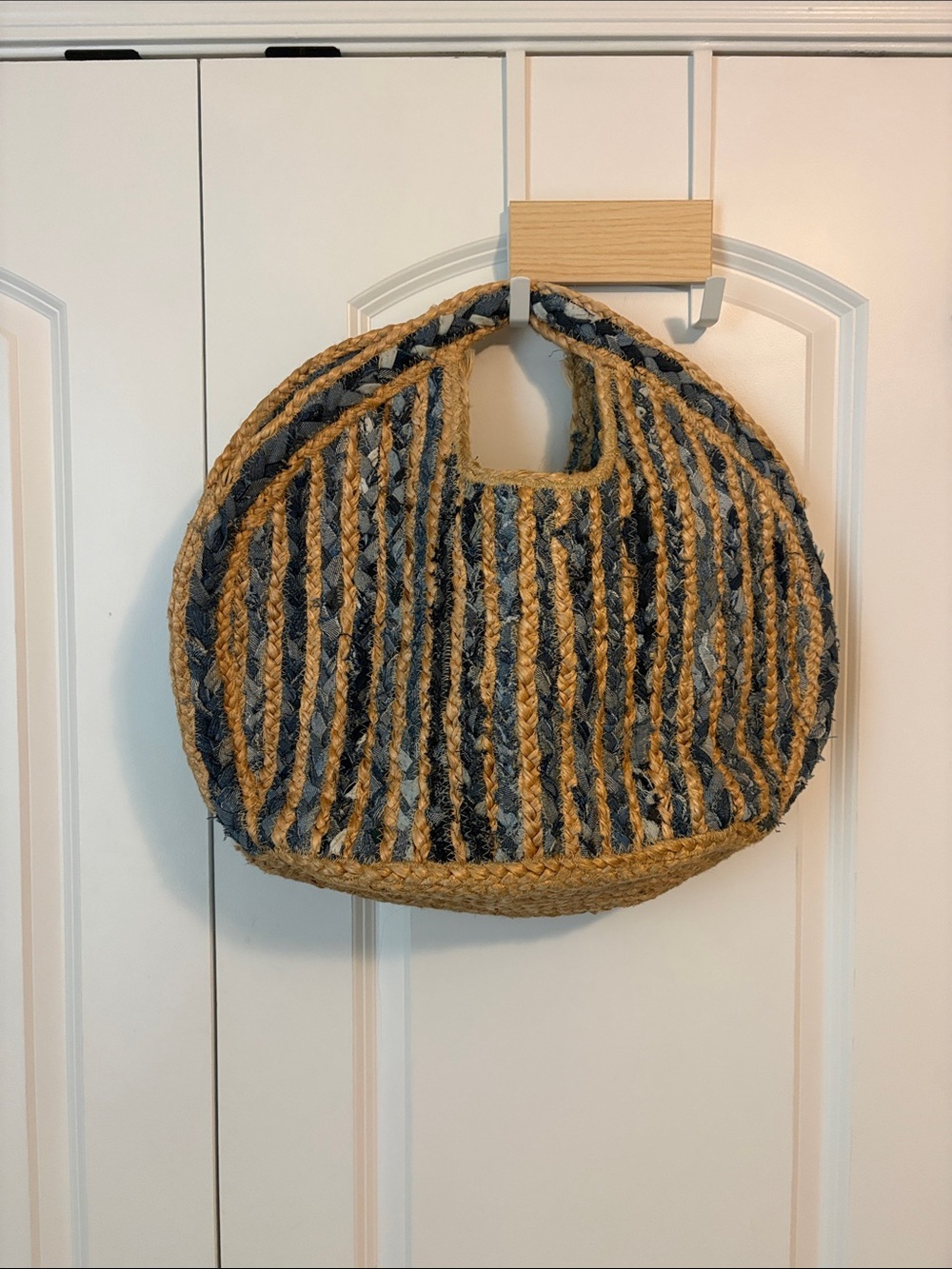 Antik Kraft Round Braided Tote in Natural and Navy Stripes